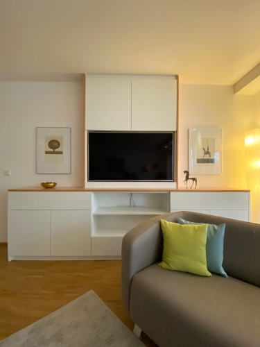 Wohnzimmerschrank